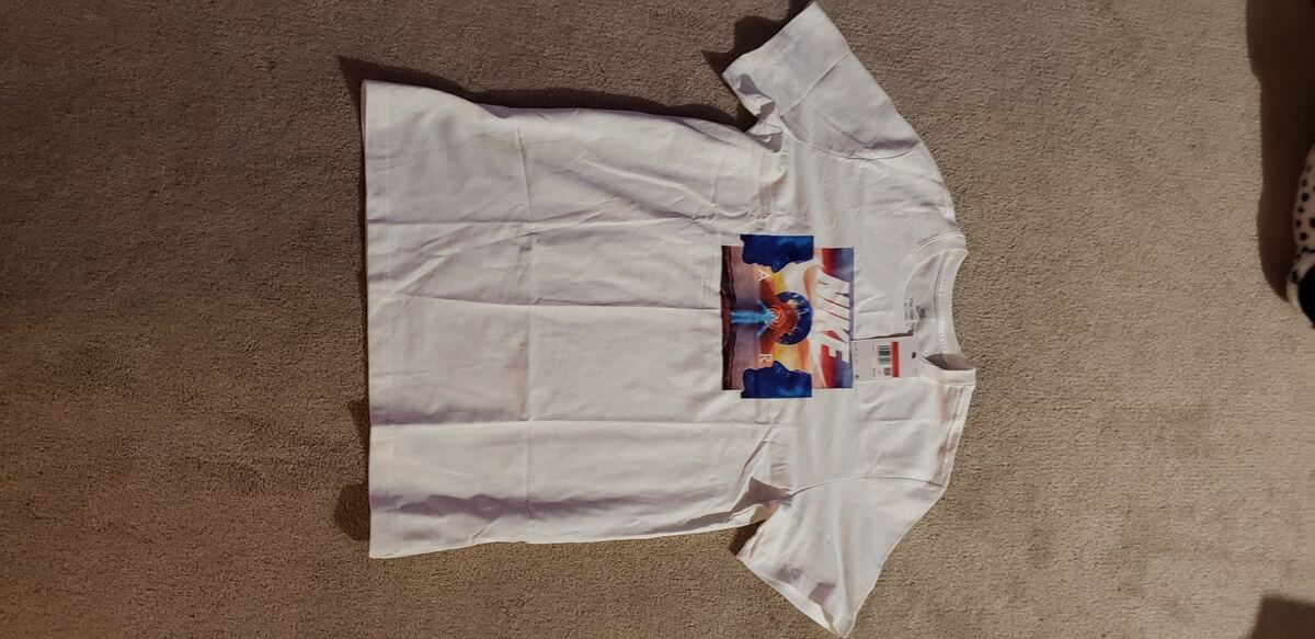 Mens Nike Tee Size Large